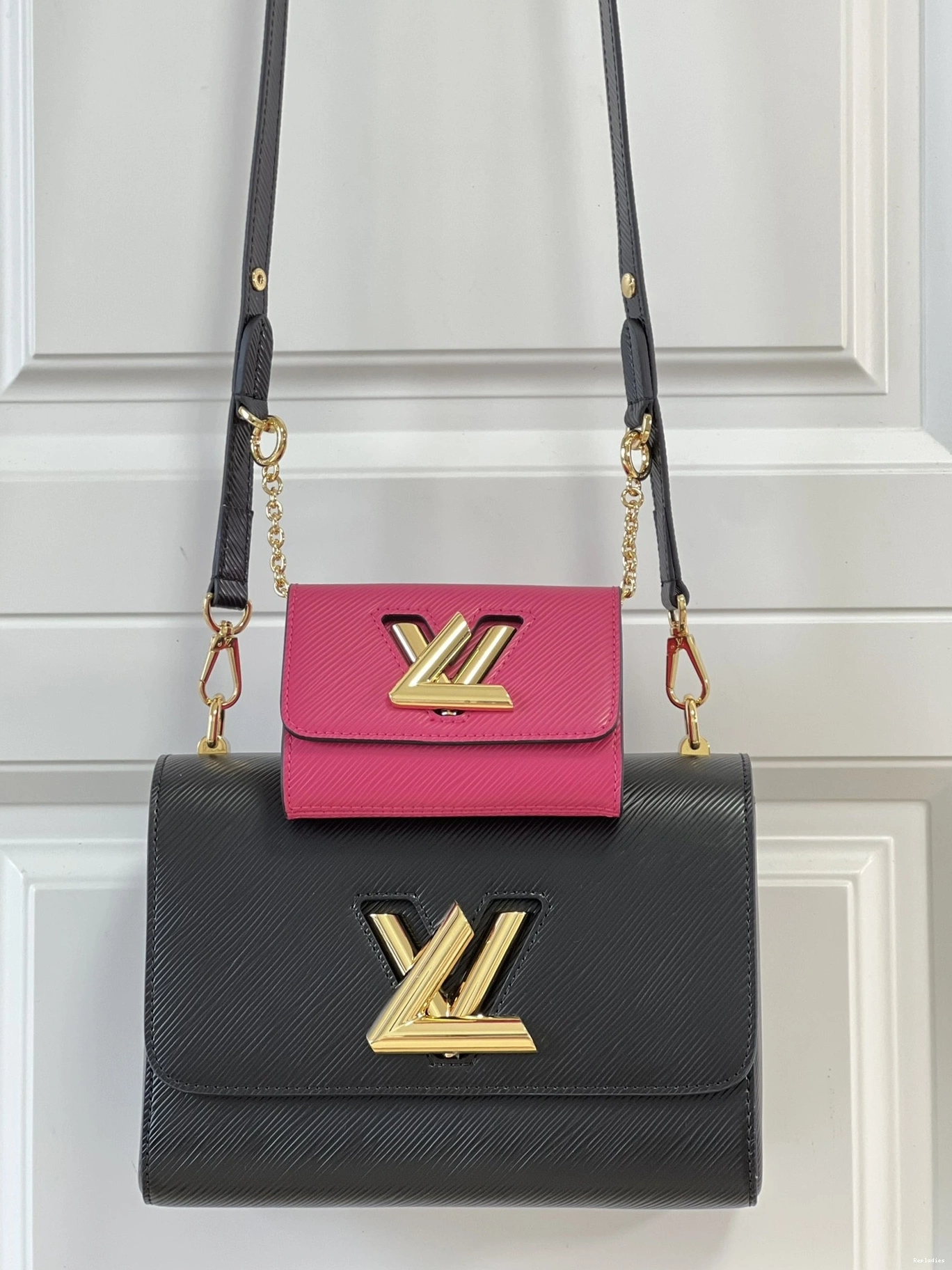 Cheap VUITTON TWIST PM LOUIS 0825